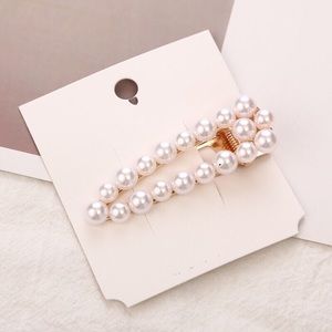 🆕 Triangle Pearl Hair Clip